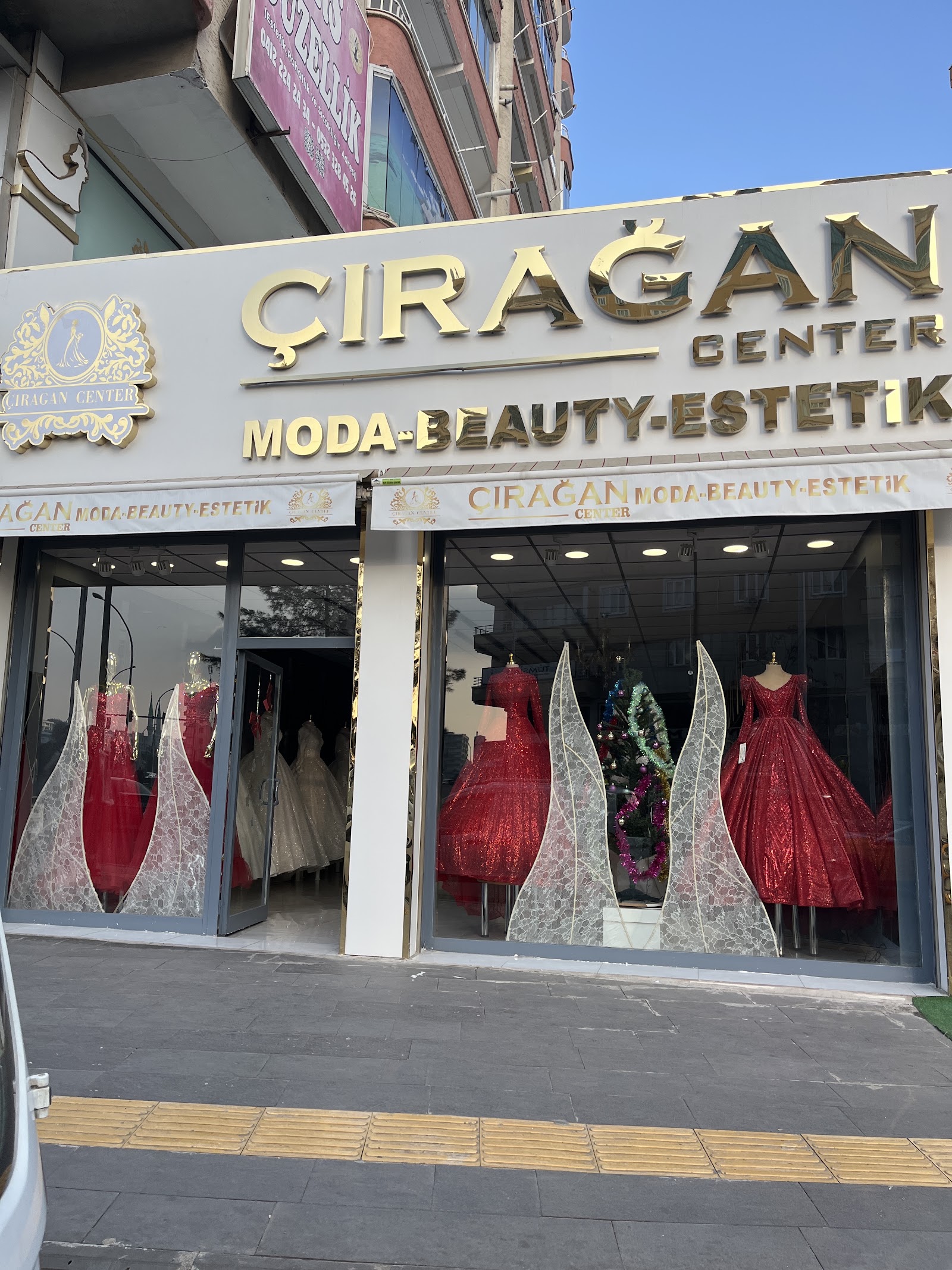Çırağan Center Ve Gelinlik kır düğünü mekanı — Bağlar
