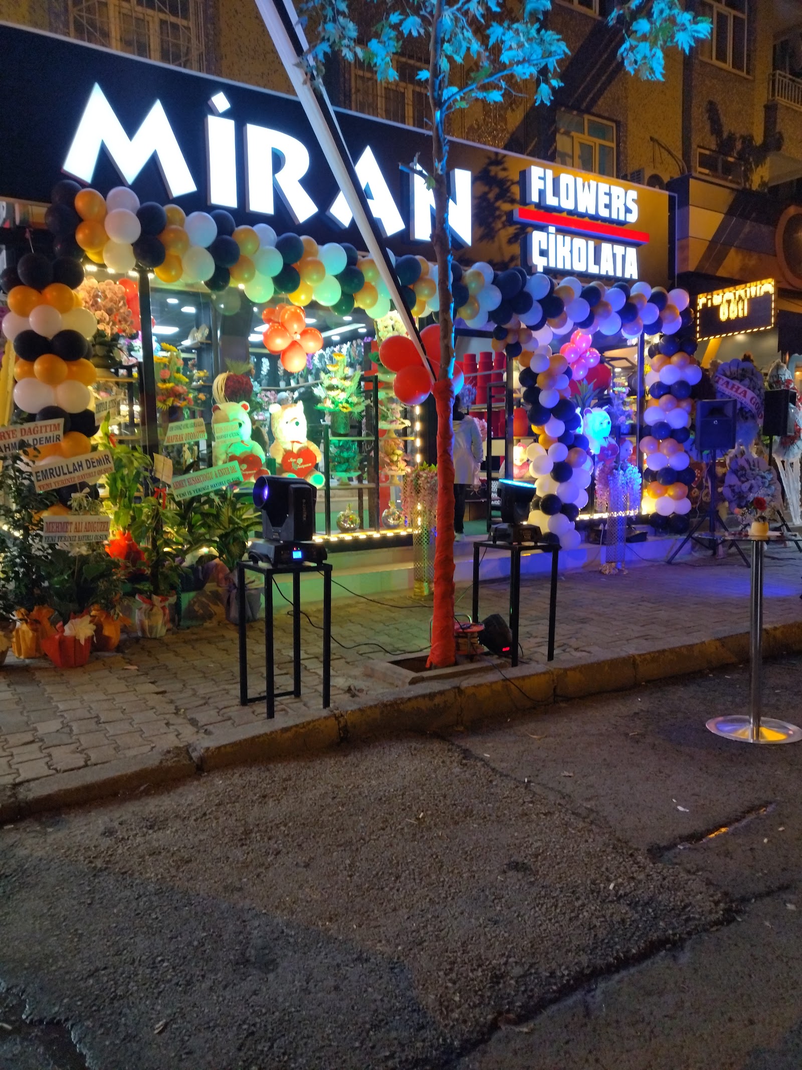 Miran Çiçekçilik - Diyarbakır Çiçek Siparişi kır düğünü mekanı