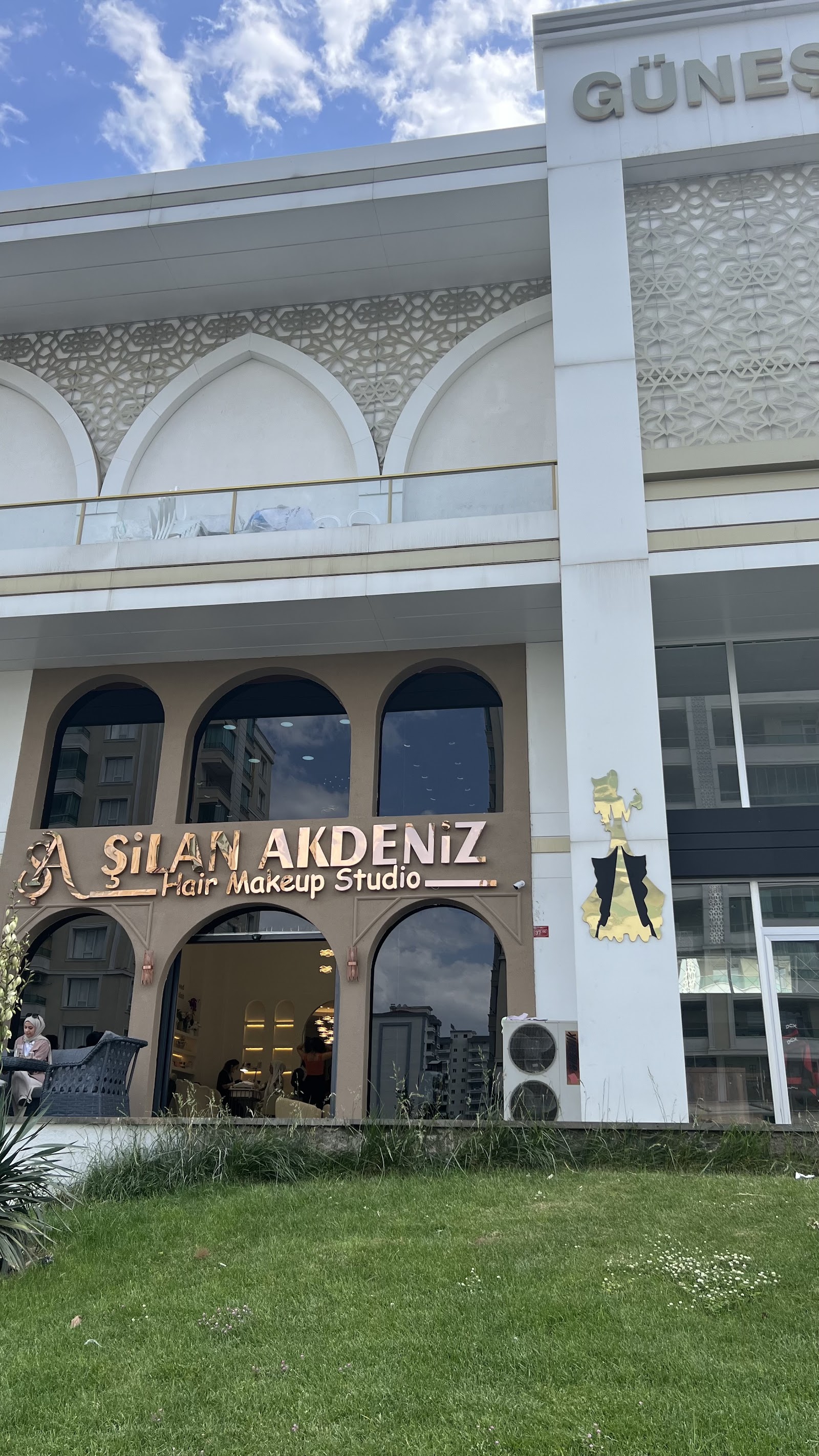 ŞİLAN AKDENİZ Hair Makeup Studio